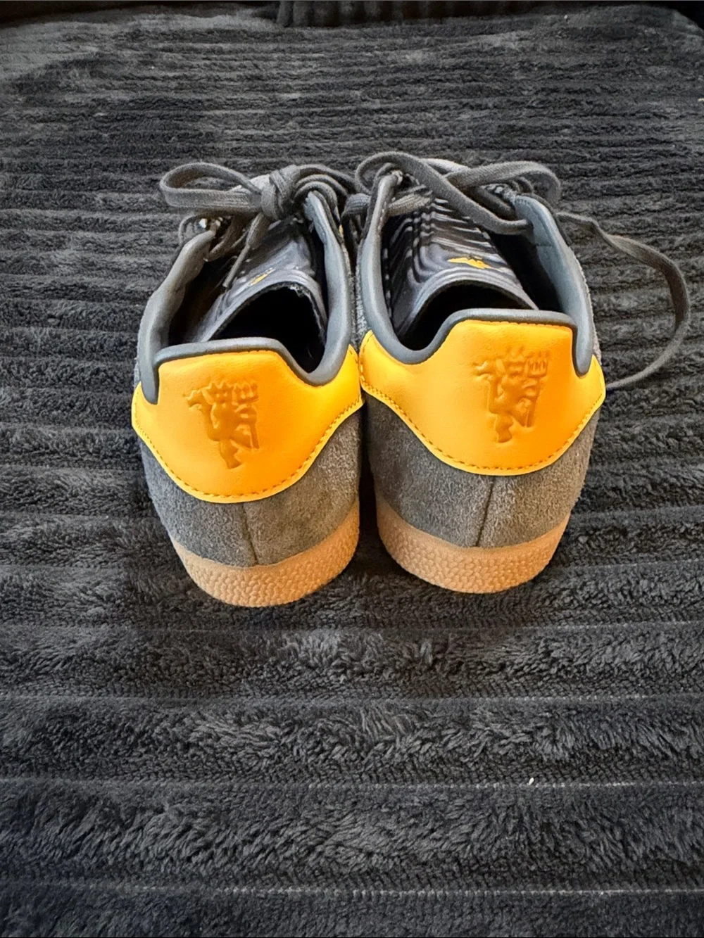 adidas men Manchester United, Gray Suede Sneakers with Yellow Stripes